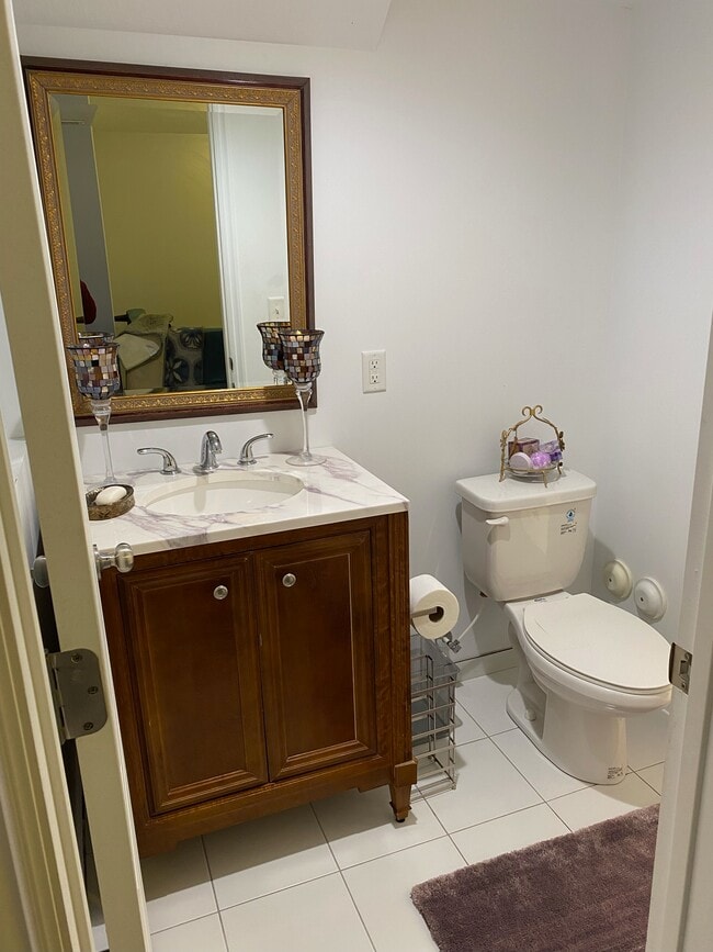 Building Photo - 563 E Thatcher Way