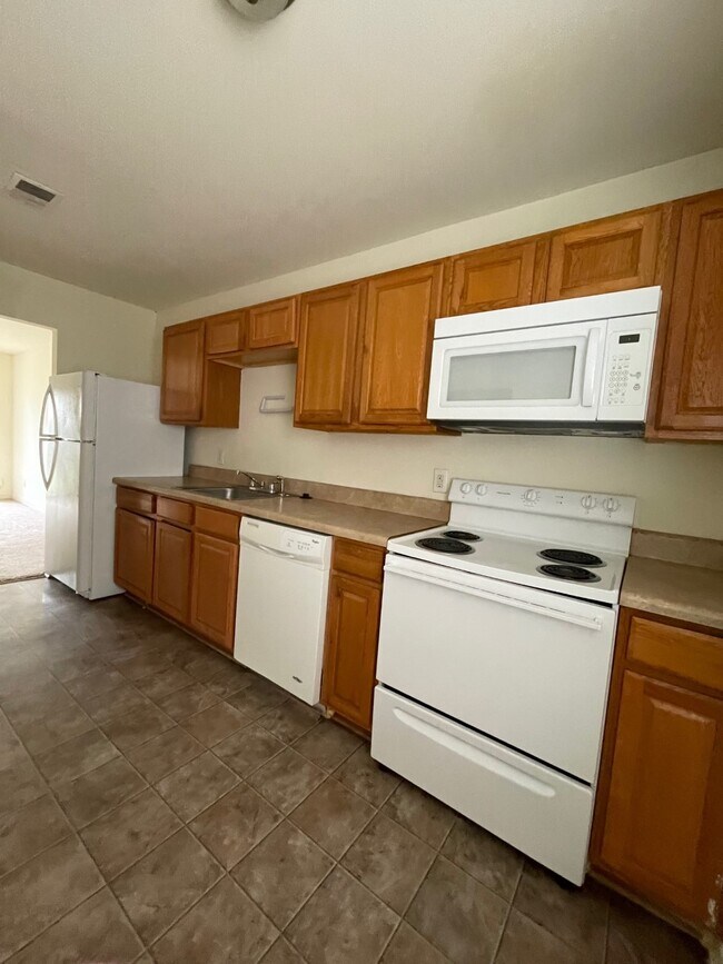 Kitchen including all appliances shown - 163 Jenness Ln