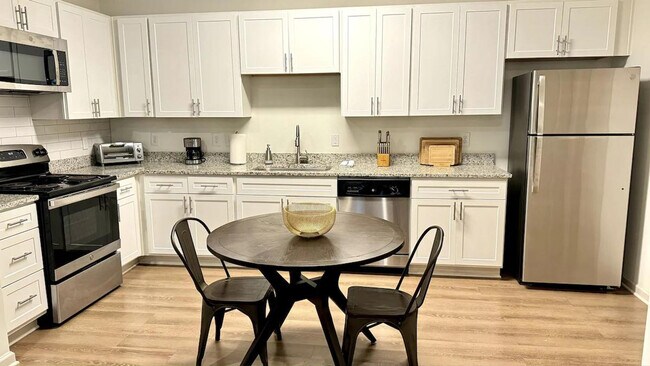 Foto del edificio - 8165 Windsor Hill Blvd