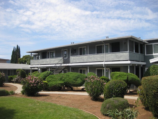Building Photo - Laurel Manor