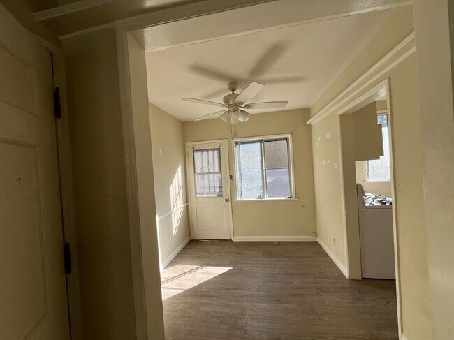 Foto del edificio - 126 N Maple St