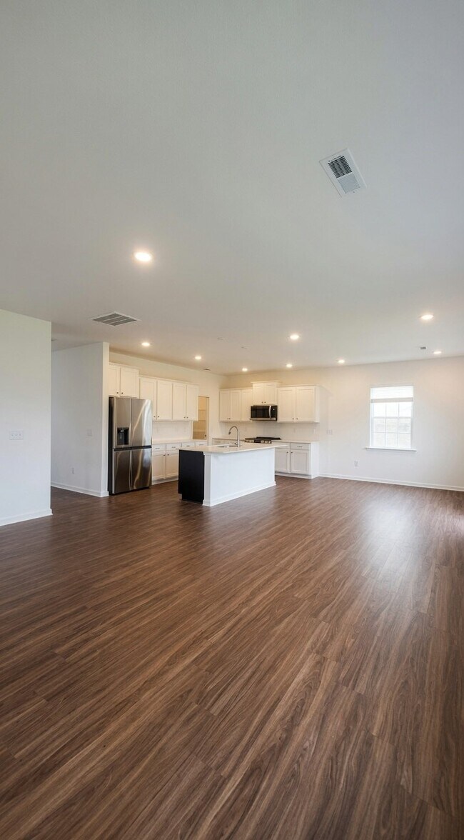 Building Photo - 5537 Hydrangea St