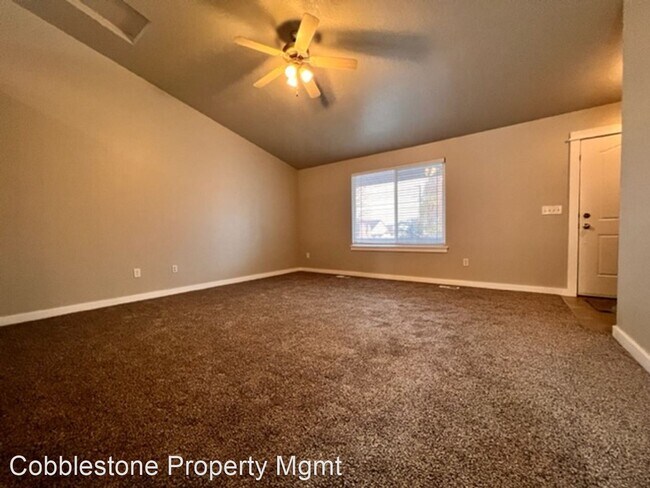 Building Photo - 4 br, 2.5 bath House - 18359 Admiral Way