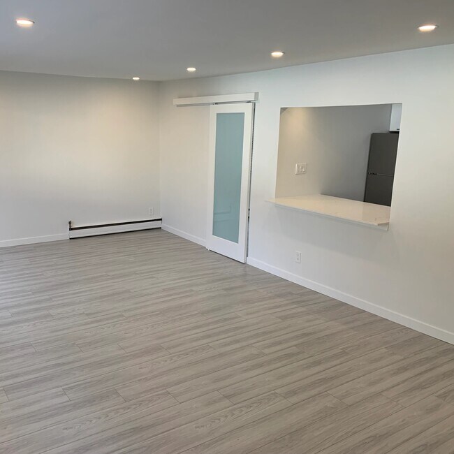 Photo du bâtiment - 1025 11th Av W