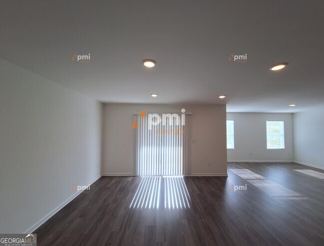 Foto del edificio - 313 Gazebo Dr