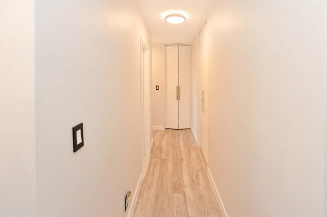 Hallway - 2000 Linwood Ave