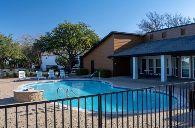 Foto del edificio - Eagle Creek Landing Apartments