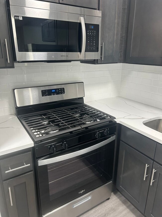 Interior Photo - 1050-1070 Tyson Ave