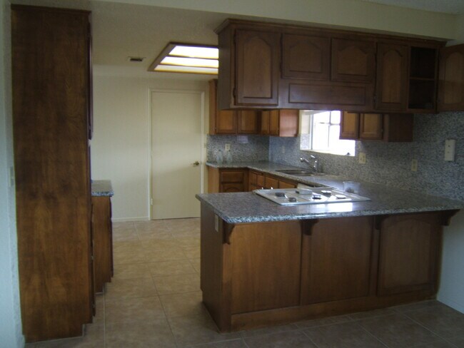 Foto del edificio - 3 BEDROOM, 2 BATH APPLE VALLEY HOME IN QUI...