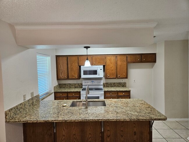 Building Photo - 1518 High Point Dr