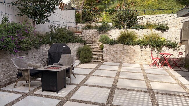 Foto del edificio - 3823 Broadlawn Dr