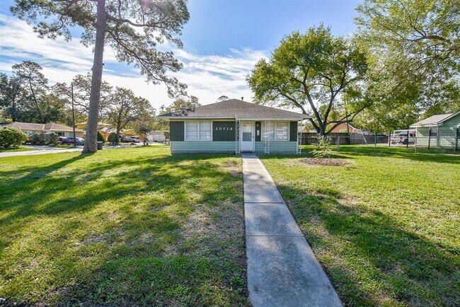 Building Photo - 10714 Fleming Dr