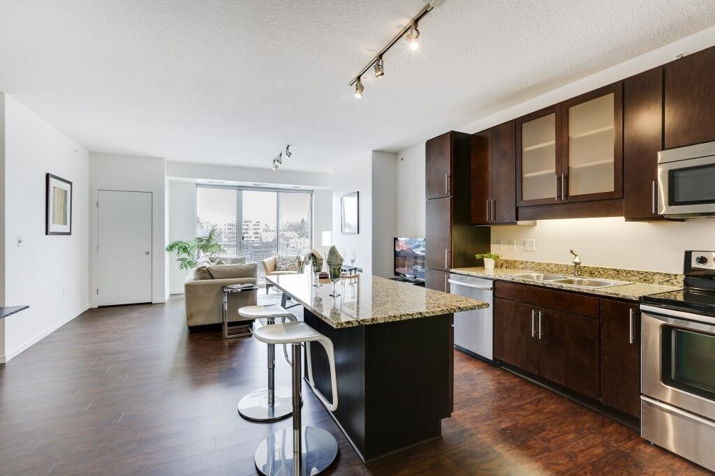 Foto principal - 1800 E Lake St