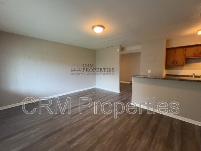 Foto del edificio - 6134 Hillside Ave