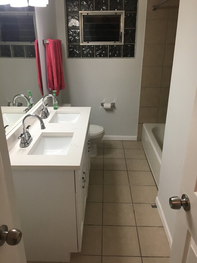 Primary Photo - 1802 Grey Ave
