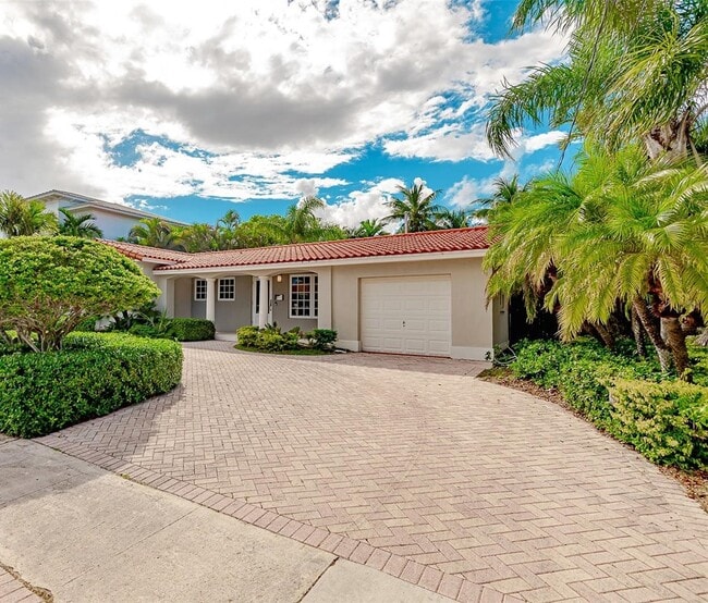 Building Photo - 13080 N Bayshore Dr