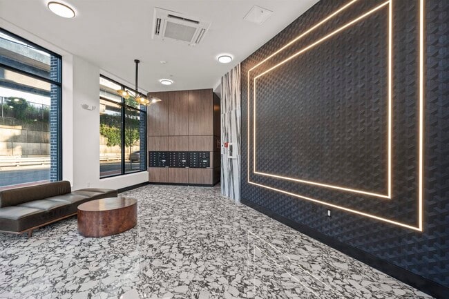 Foto del edificio - 17 AVENUE E