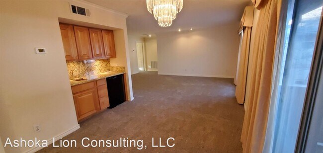Building Photo - 10574 High Hollows Dr