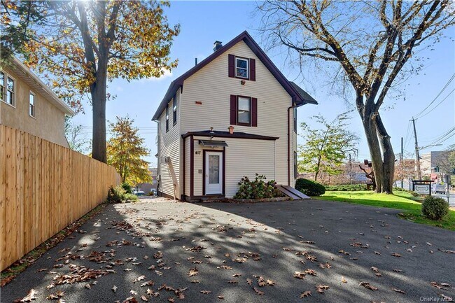 Building Photo - 417 Halstead Ave