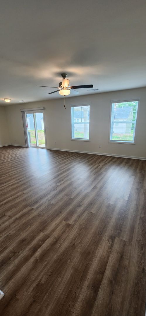 Building Photo - 3BR, 2.5 BA in Hazelwood Subdivision