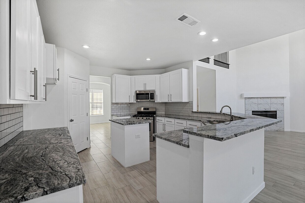 Primary Photo - Gorgeous newly rennovated Frisco's Grayhaw...