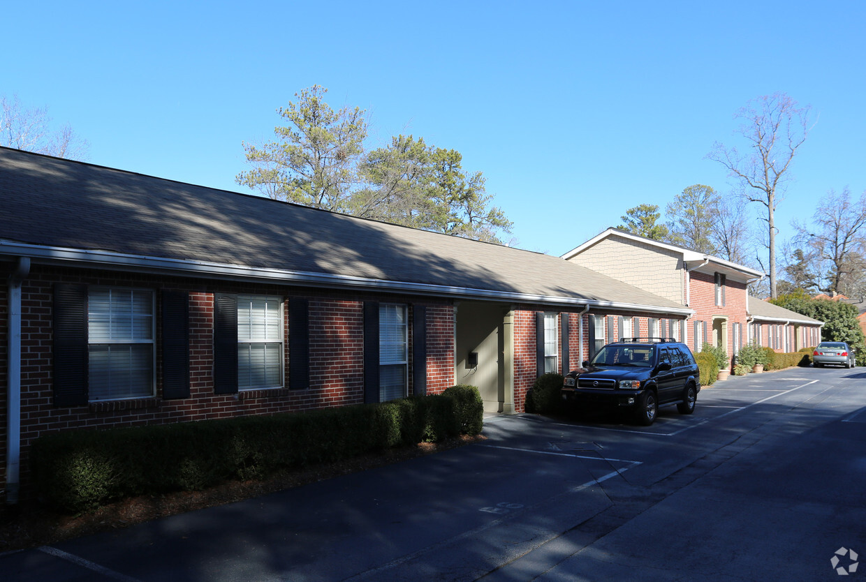 Building Photo - The Courtyards