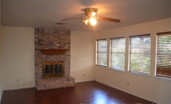 Building Photo - 16306 Hickory Knoll Dr