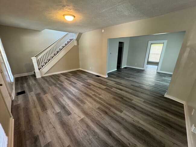 Foto del edificio - West Side 3 bedroom 2 bath