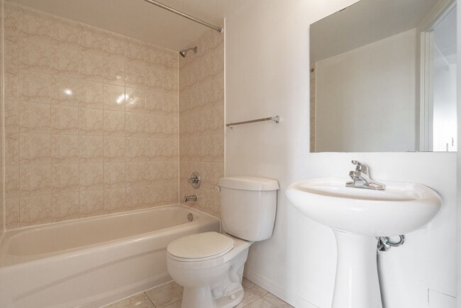 Building Photo - 333 Sidney Belsey Crescent