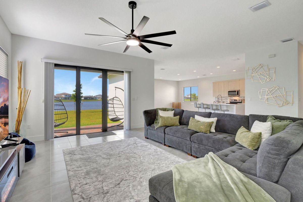 Foto principal - 5273 Lamone Ln