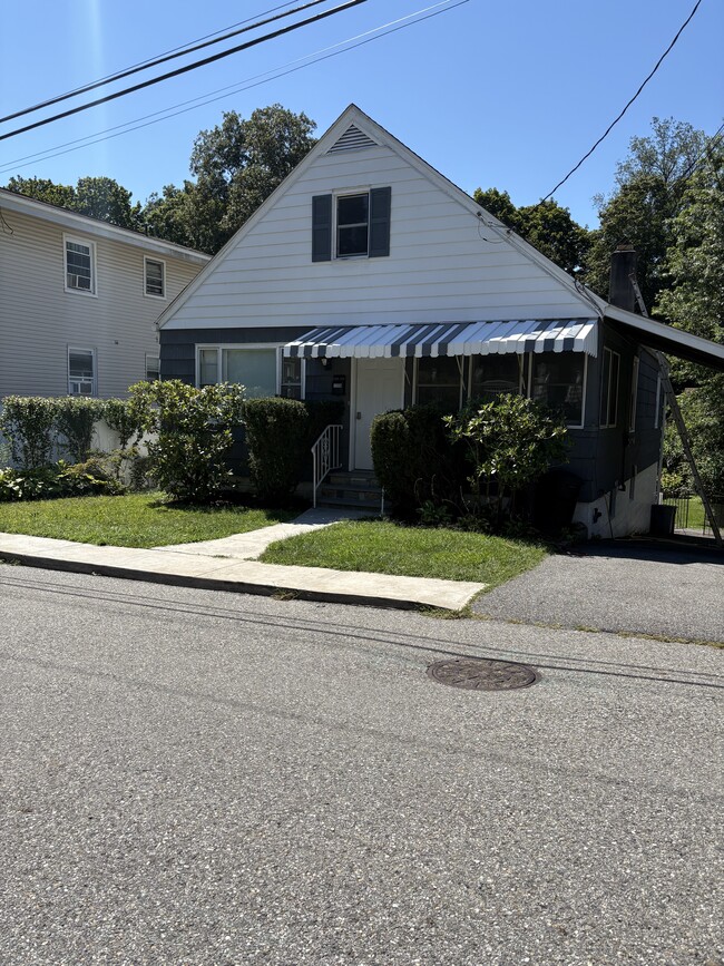 Building Photo - 1208 Jackson St