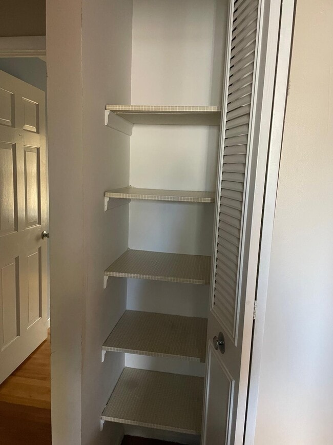 Foto del edificio - 518 Rita Dr