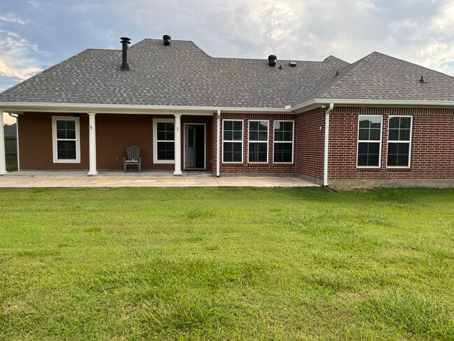 Building Photo - 212 Hoover Dr