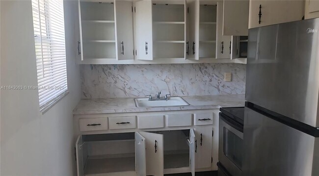 Foto del edificio - 230 SW 11th Ave