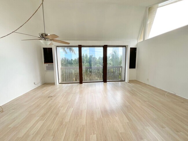 Foto del edificio - Available now, 3 Bedroom,1 Bath, 2 Parking...