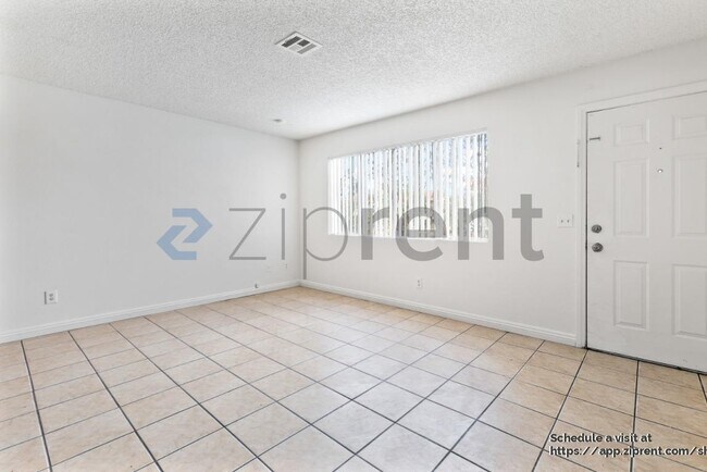 Foto del edificio - 6979 Issac Ave