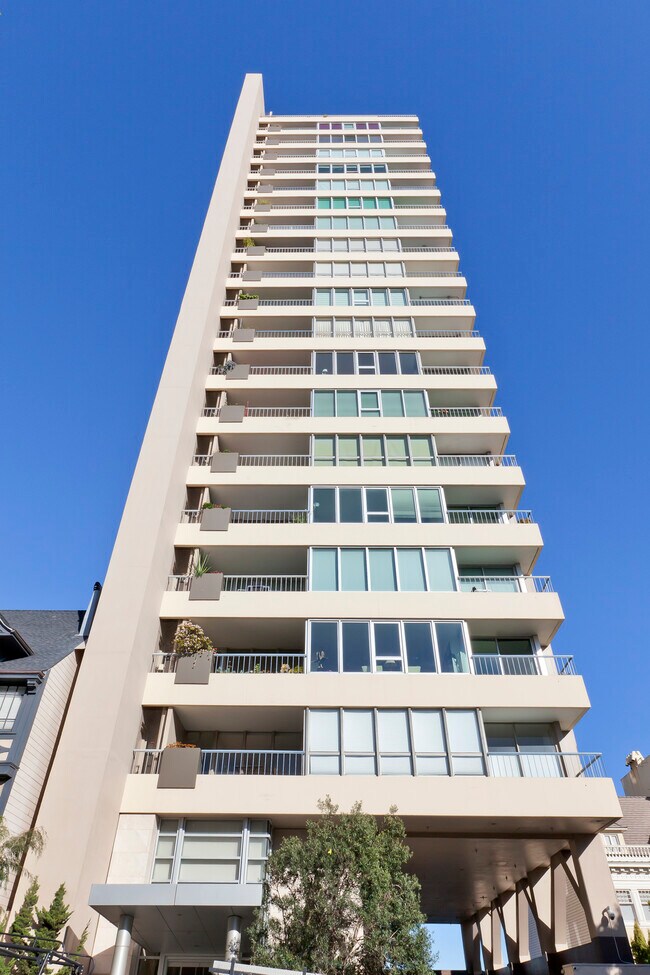 Building Photo - 1070 Green St