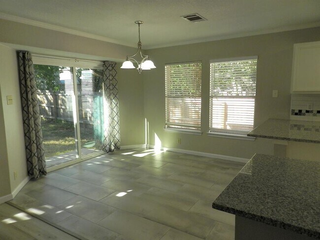 Foto del edificio - 1701 Azalea Dr