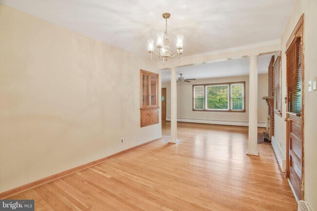 Building Photo - 709 Ellsworth Ave