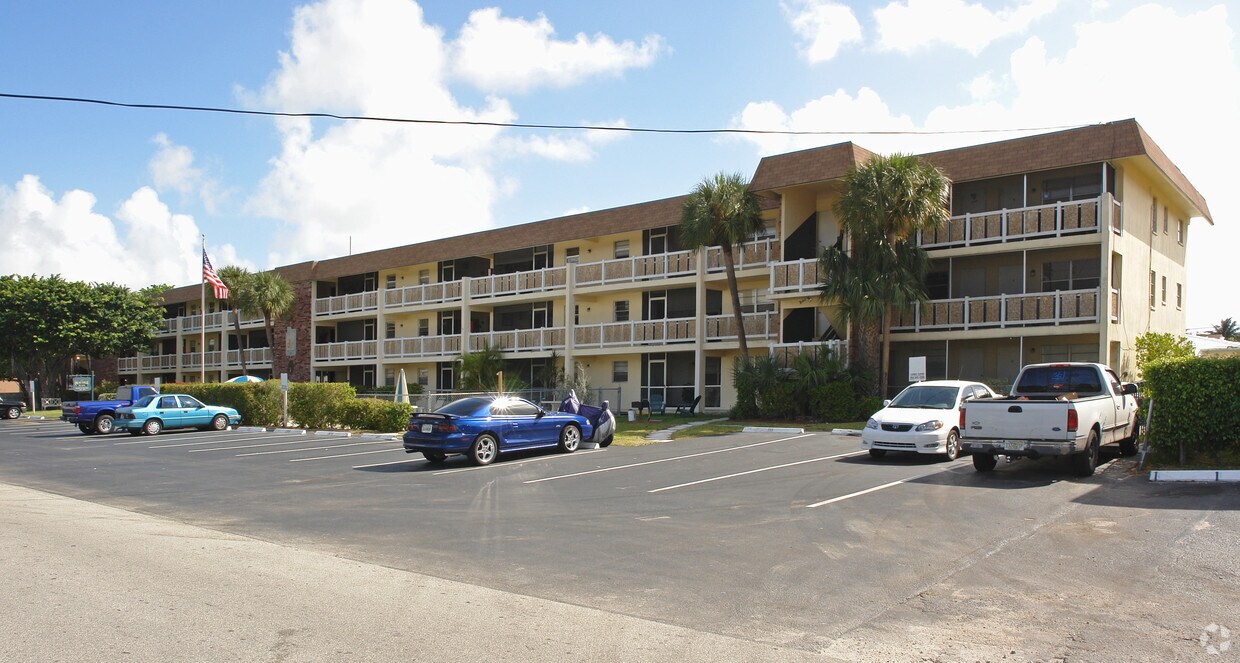 Deauville Plaza Apartments Apartments in Pompano Beach, FL