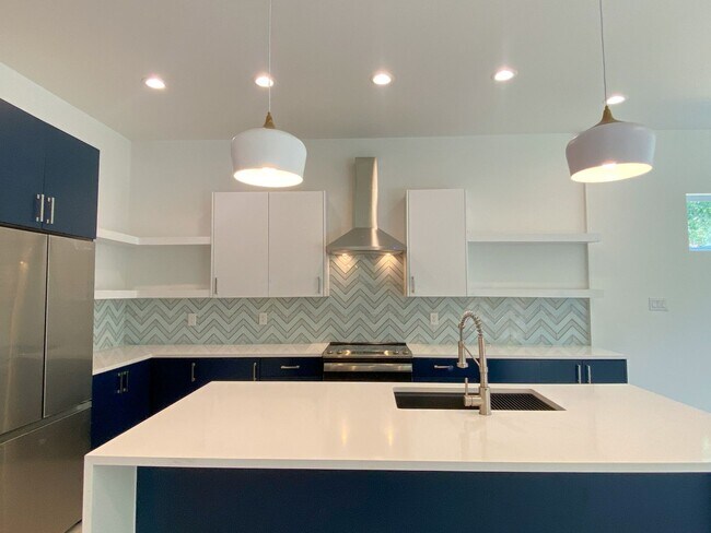 Foto del edificio - New Construction Government Hill 3/3.5 with a garage