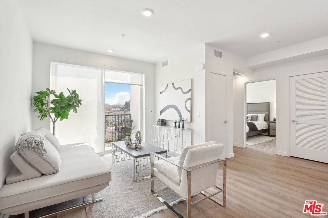 Primary Photo - 222 N Alvarado St