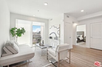 Building Photo - 222 N Alvarado St
