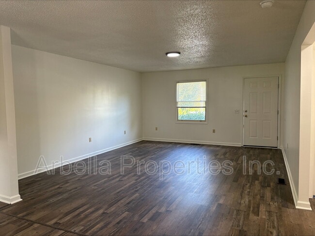 Foto del edificio - 119 Rowe Ln
