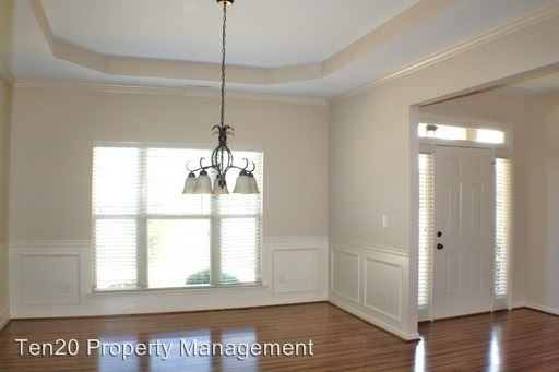 Building Photo - 13 Sweetwater Park Dr