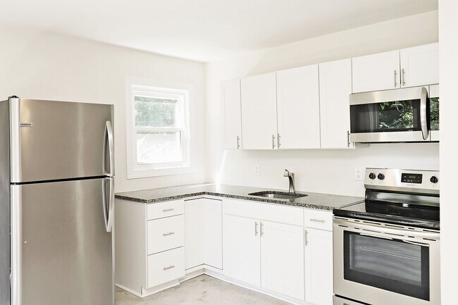 Foto del edificio - Student + Dog-Friendly Apartment With Ting Fiber Internet
