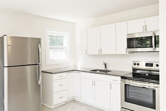 Building Photo - 616 Rockcreek Rd