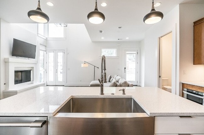 Building Photo - 3BR Germantown Townhome in the Heart of Nashville
