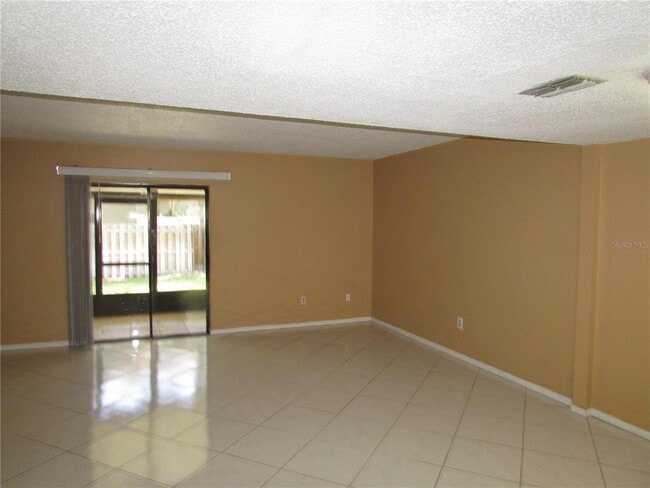 Building Photo - 10049 Lake Oak Cir