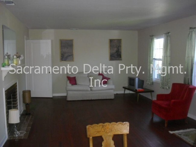 Building Photo - 5610 Fruitridge Rd